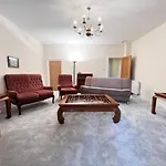 Spacious Flat Sleeps 8 Near Princes Street